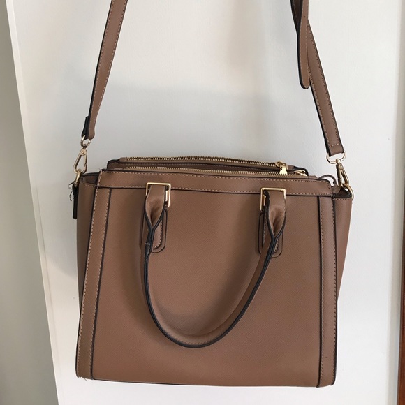 Handbags - Tan tote bag